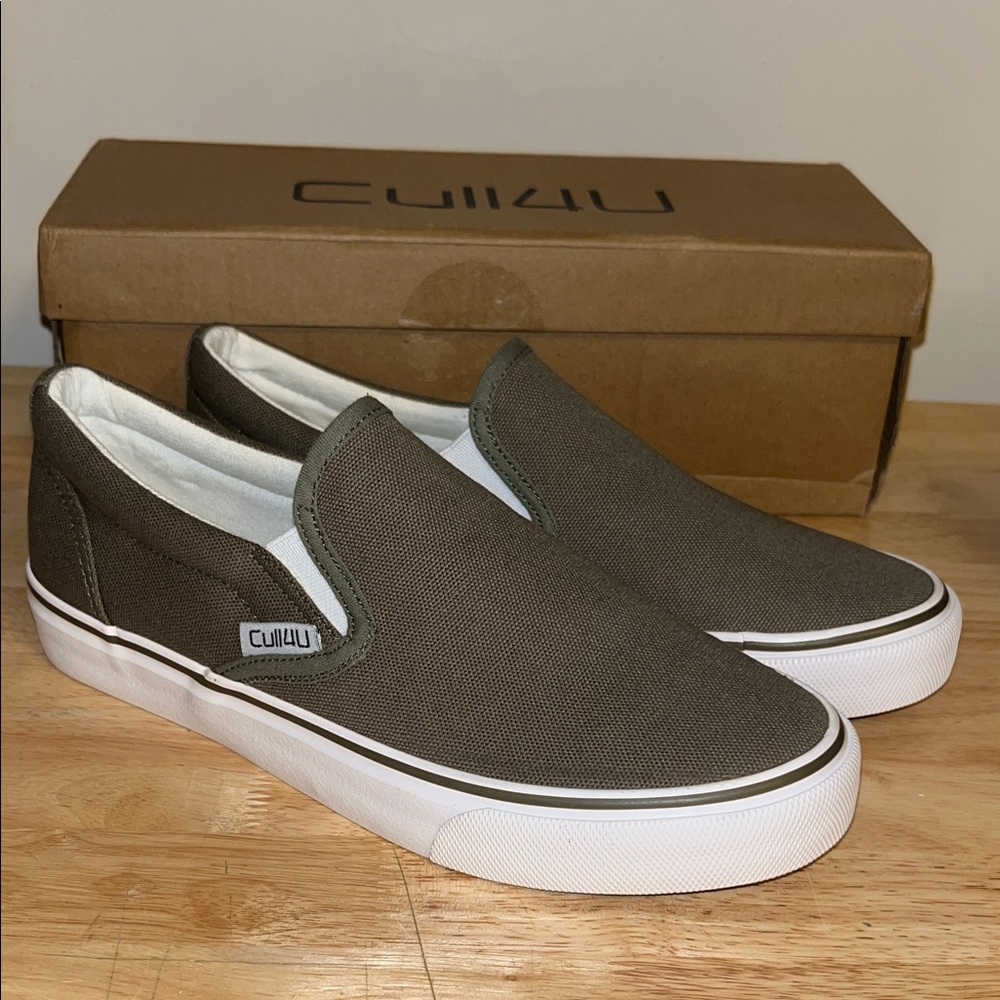 army green canvas Slip-On Shoes 7.5